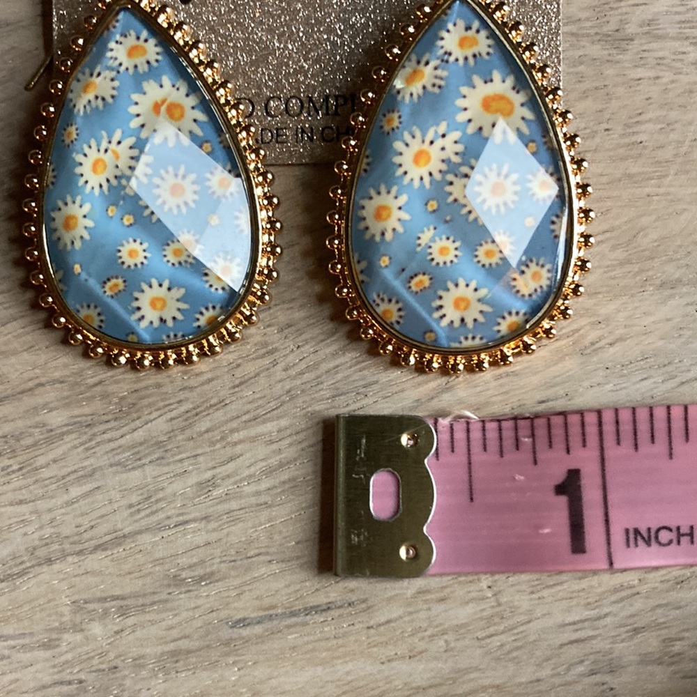 Natasha Fashion Faceted Teardrop Earrings Blue & Yellow Daisies Gold Col… - Picture 5 of 8